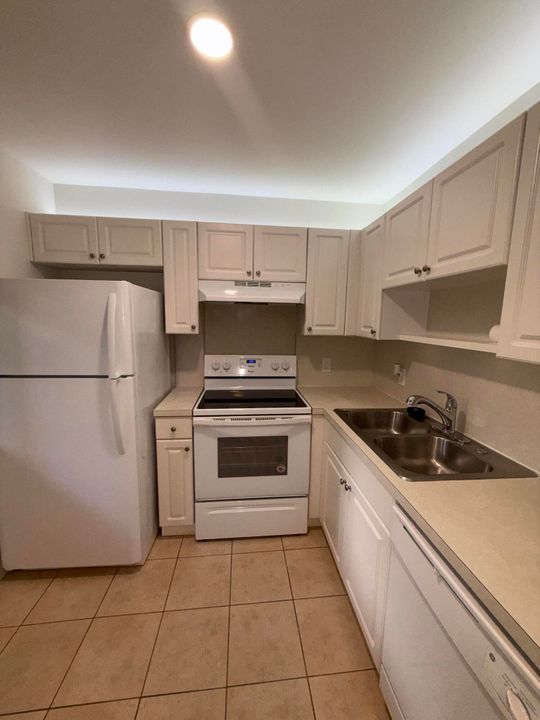 For Rent: $1,500 (1 beds, 1 baths, 723 Square Feet)