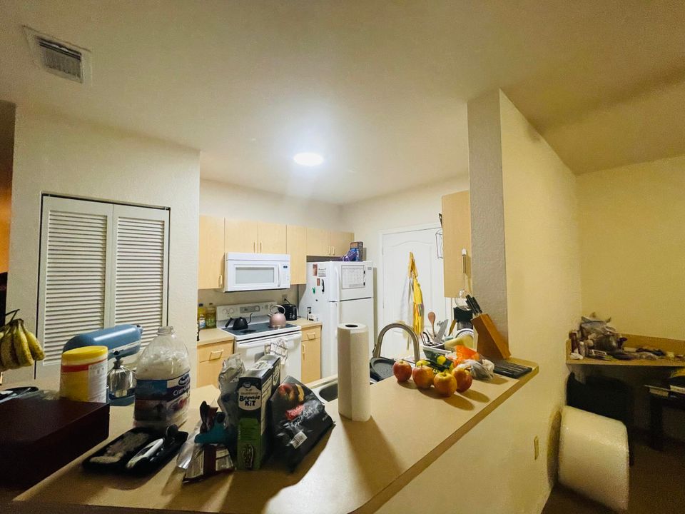 For Rent: $2,100 (2 beds, 2 baths, 1141 Square Feet)