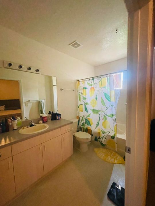 For Rent: $2,100 (2 beds, 2 baths, 1141 Square Feet)