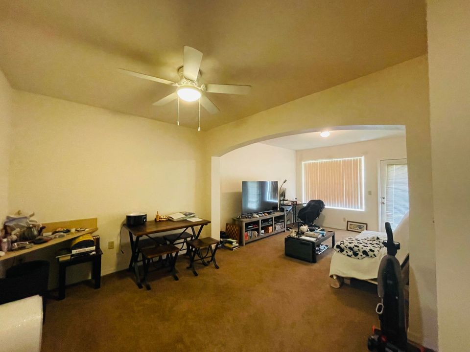 For Rent: $2,100 (2 beds, 2 baths, 1141 Square Feet)