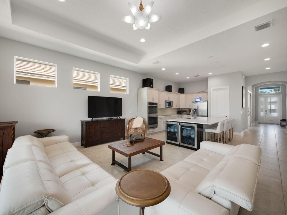 For Sale: $519,000 (2 beds, 2 baths, 2262 Square Feet)