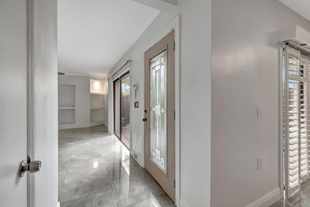 For Sale: $365,000 (2 beds, 2 baths, 1230 Square Feet)