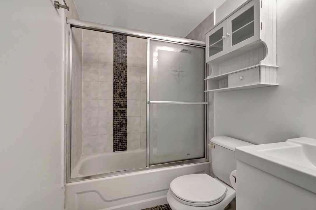 For Sale: $365,000 (2 beds, 2 baths, 1230 Square Feet)