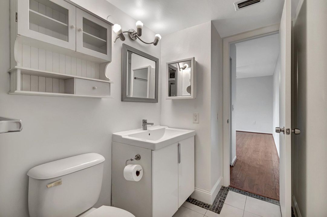 For Sale: $365,000 (2 beds, 2 baths, 1230 Square Feet)