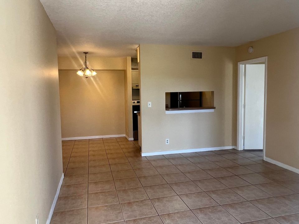 For Rent: $2,200 (2 beds, 2 baths, 860 Square Feet)