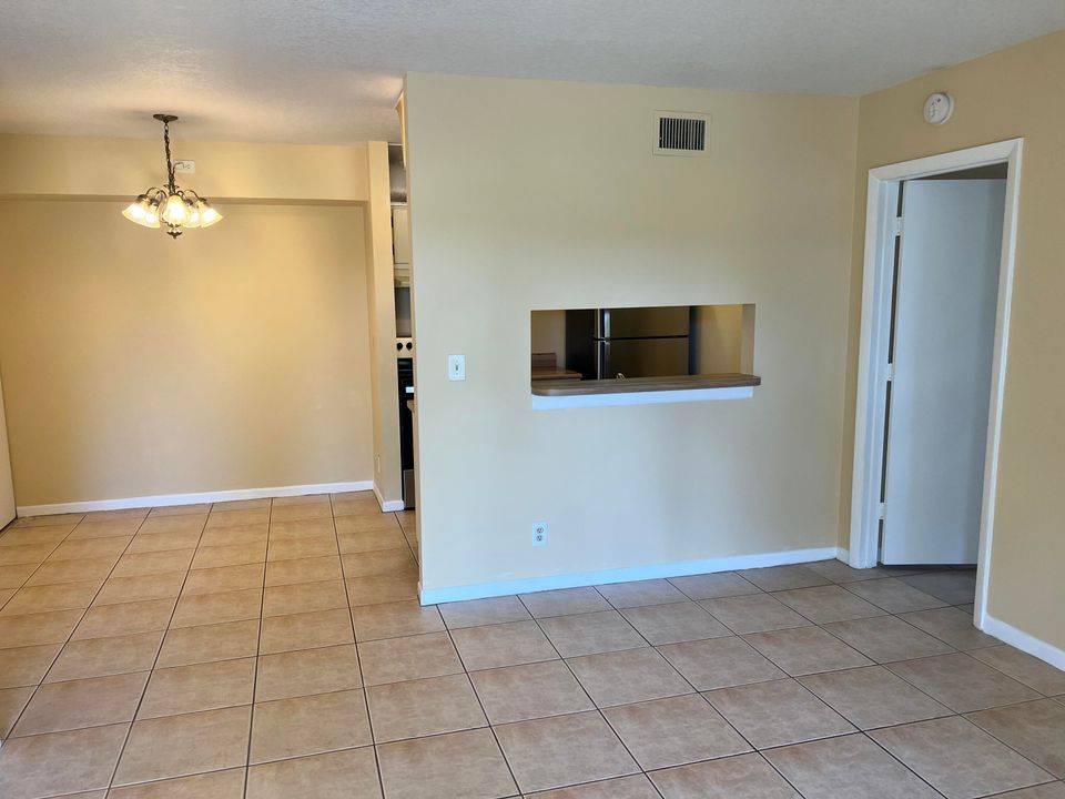 For Rent: $2,200 (2 beds, 2 baths, 860 Square Feet)