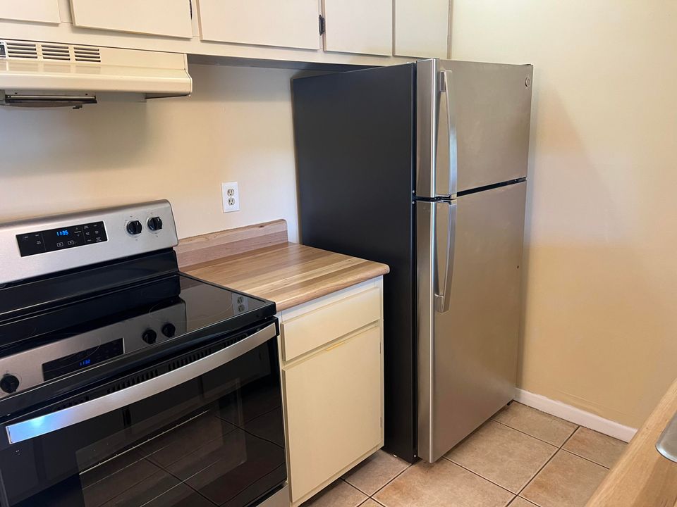 For Rent: $2,200 (2 beds, 2 baths, 860 Square Feet)