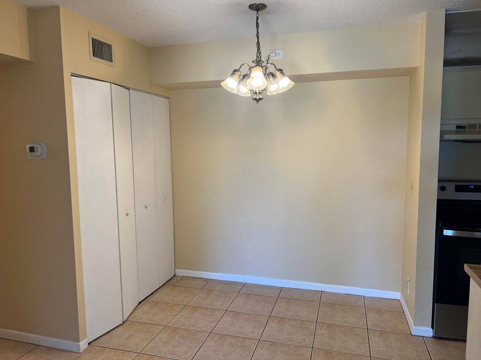 For Rent: $2,200 (2 beds, 2 baths, 860 Square Feet)