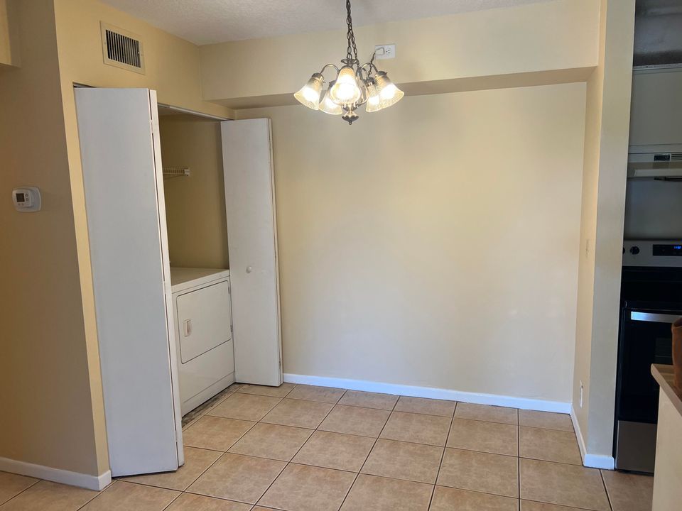 For Rent: $2,200 (2 beds, 2 baths, 860 Square Feet)