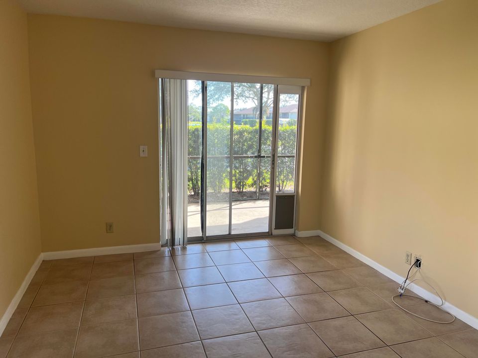 For Rent: $2,200 (2 beds, 2 baths, 860 Square Feet)