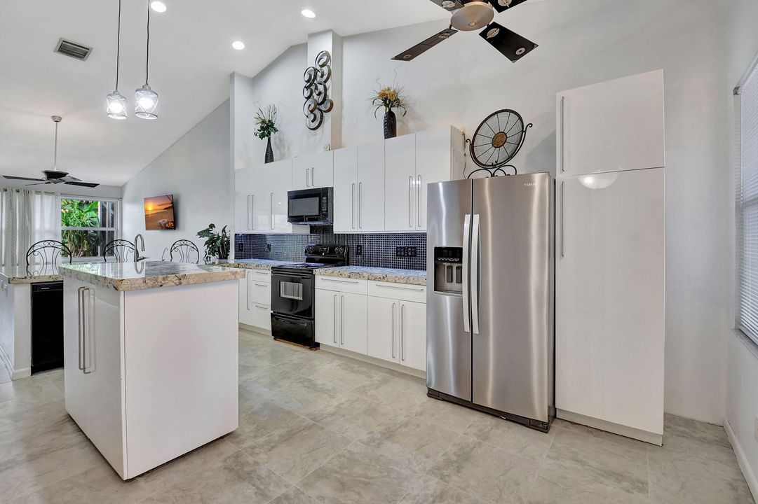 For Sale: $432,900 (2 beds, 2 baths, 1379 Square Feet)