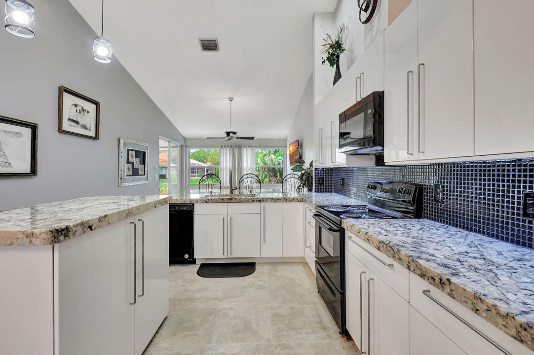 For Sale: $432,900 (2 beds, 2 baths, 1379 Square Feet)