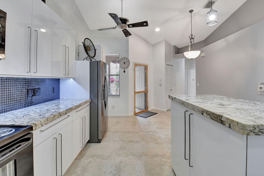 For Sale: $432,900 (2 beds, 2 baths, 1379 Square Feet)