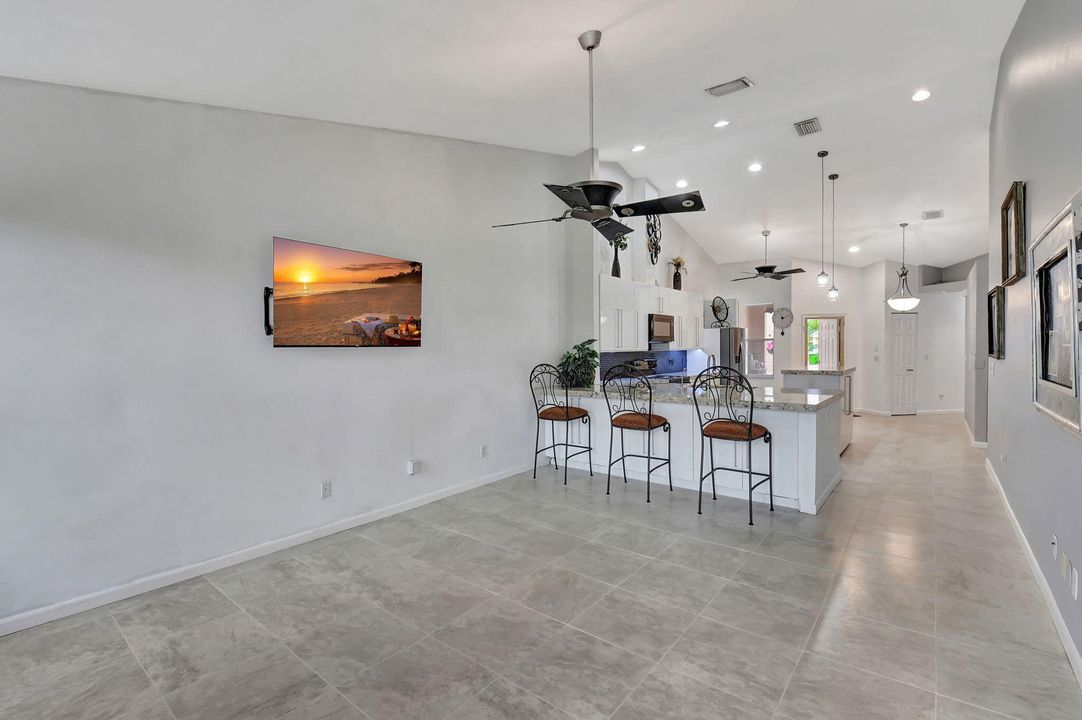 For Sale: $432,900 (2 beds, 2 baths, 1379 Square Feet)