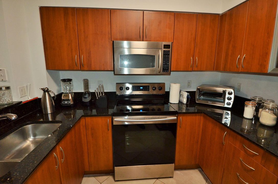 For Rent: $4,500 (2 beds, 2 baths, 1080 Square Feet)