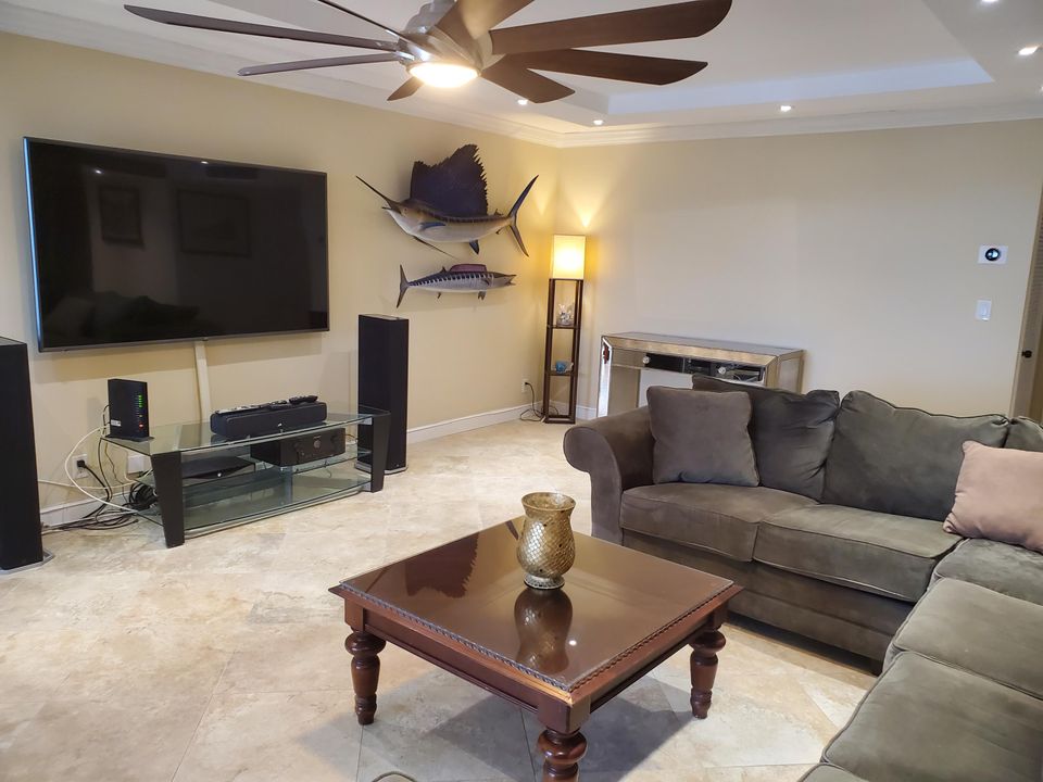 For Sale: $400,000 (2 beds, 2 baths, 1400 Square Feet)