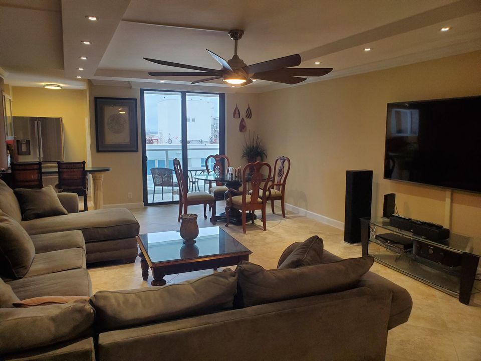 For Sale: $400,000 (2 beds, 2 baths, 1400 Square Feet)