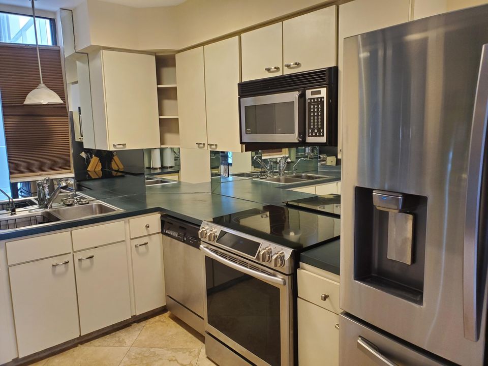 For Sale: $400,000 (2 beds, 2 baths, 1400 Square Feet)