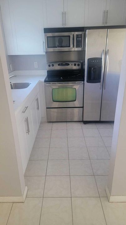 For Rent: $1,600 (1 beds, 1 baths, 797 Square Feet)