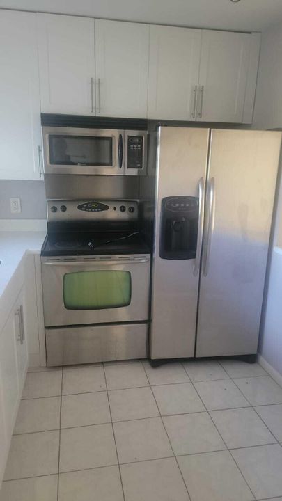 For Rent: $1,600 (1 beds, 1 baths, 797 Square Feet)