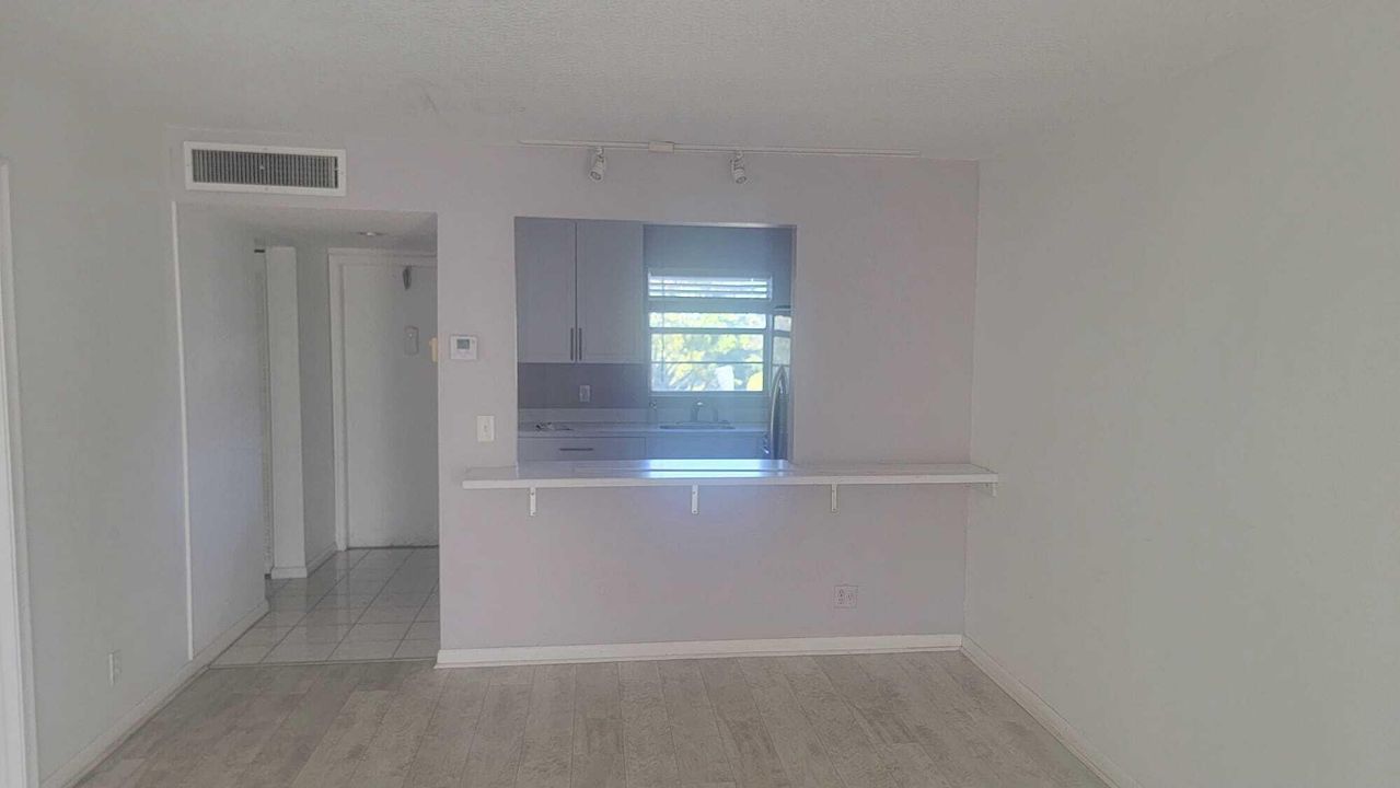 For Rent: $1,600 (1 beds, 1 baths, 797 Square Feet)