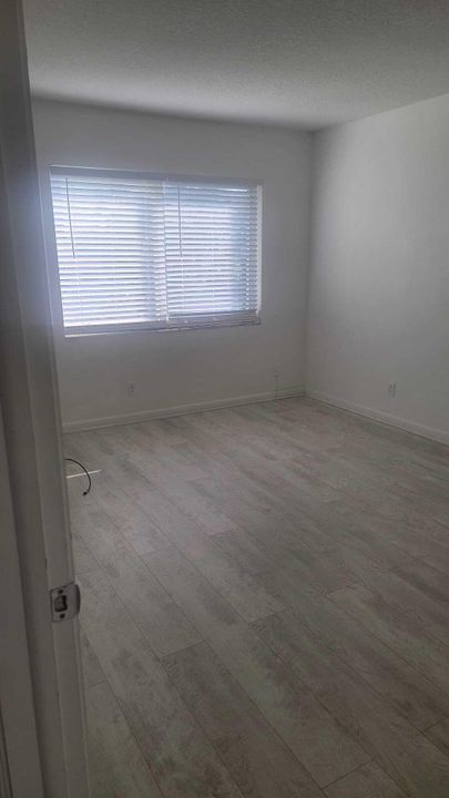 For Rent: $1,600 (1 beds, 1 baths, 797 Square Feet)