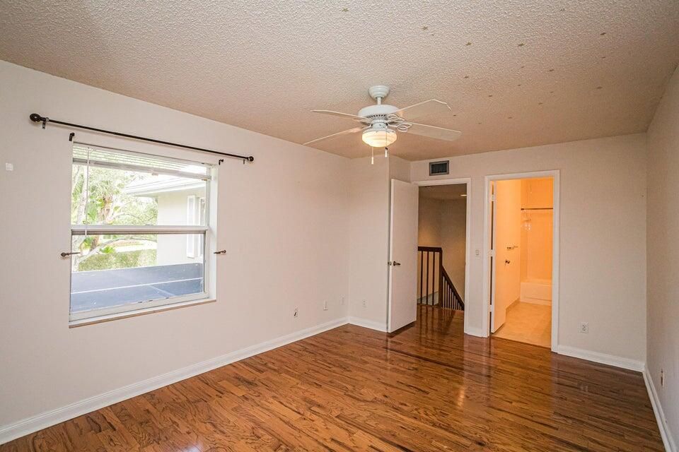 For Rent: $2,100 (2 beds, 2 baths, 1374 Square Feet)