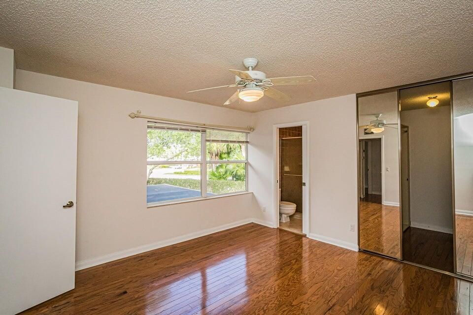 For Rent: $2,100 (2 beds, 2 baths, 1374 Square Feet)