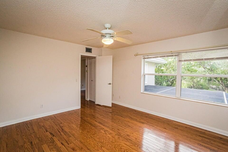 For Rent: $2,100 (2 beds, 2 baths, 1374 Square Feet)