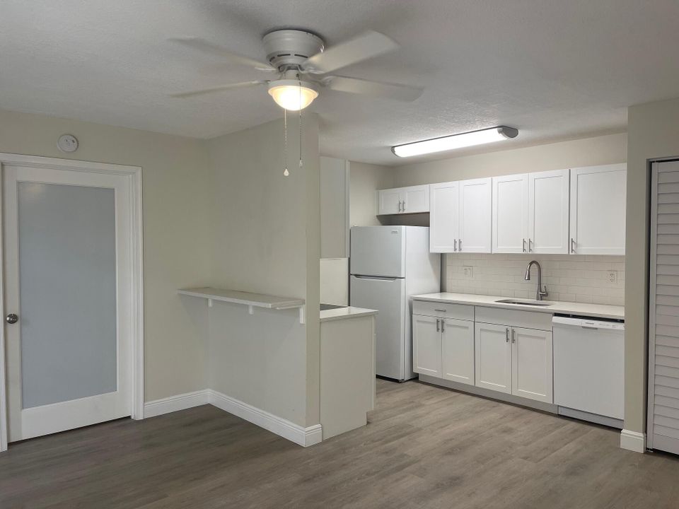 For Sale: $174,900 (1 beds, 1 baths, 627 Square Feet)