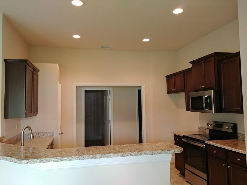 For Rent: $2,950 (4 beds, 3 baths, 2305 Square Feet)