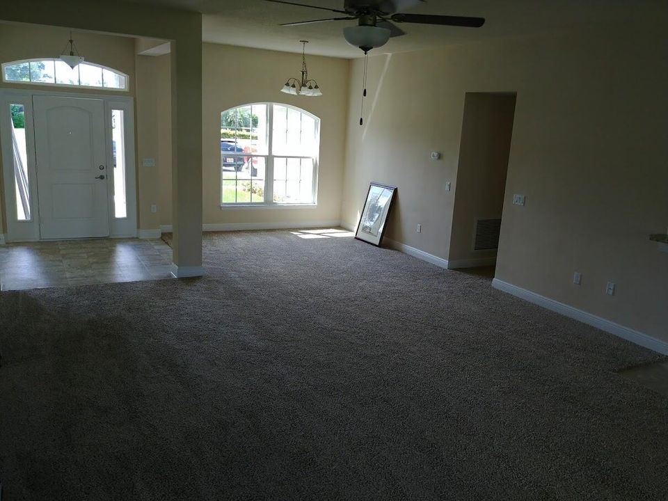 For Rent: $2,950 (4 beds, 3 baths, 2305 Square Feet)