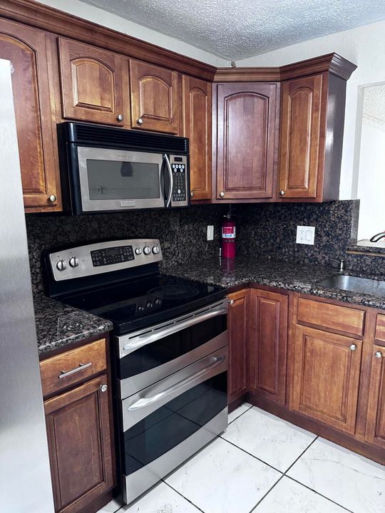 For Sale: $189,900 (2 beds, 2 baths, 1320 Square Feet)