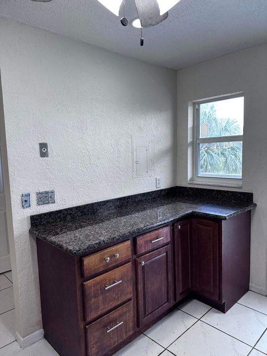 For Sale: $189,900 (2 beds, 2 baths, 1320 Square Feet)