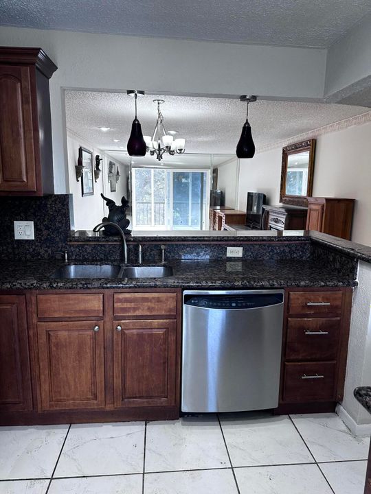 For Sale: $189,900 (2 beds, 2 baths, 1320 Square Feet)