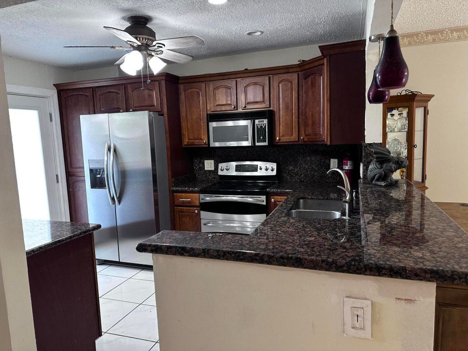 For Sale: $189,900 (2 beds, 2 baths, 1320 Square Feet)