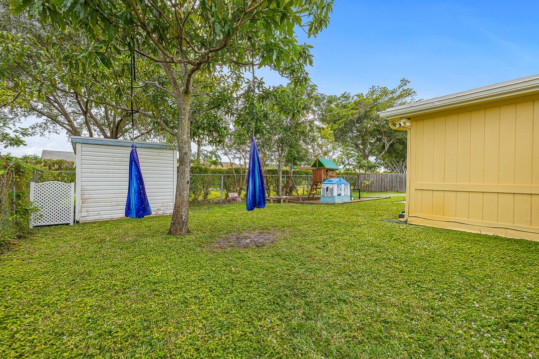 For Sale: $515,000 (3 beds, 2 baths, 1729 Square Feet)