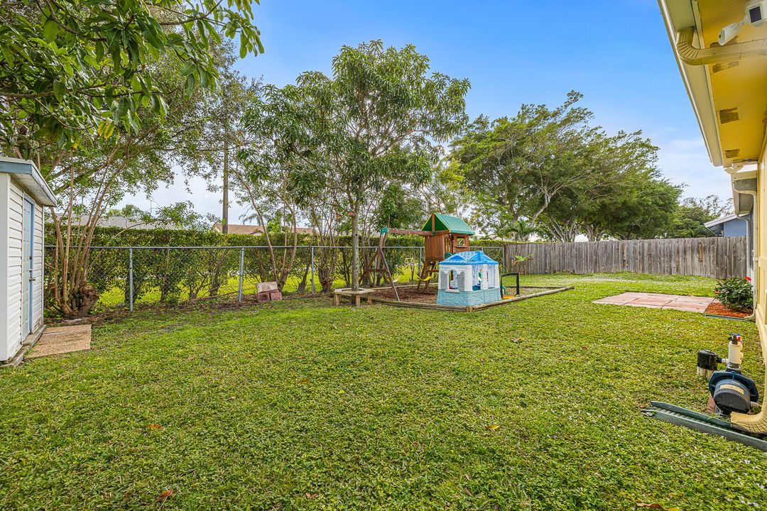 For Sale: $515,000 (3 beds, 2 baths, 1729 Square Feet)