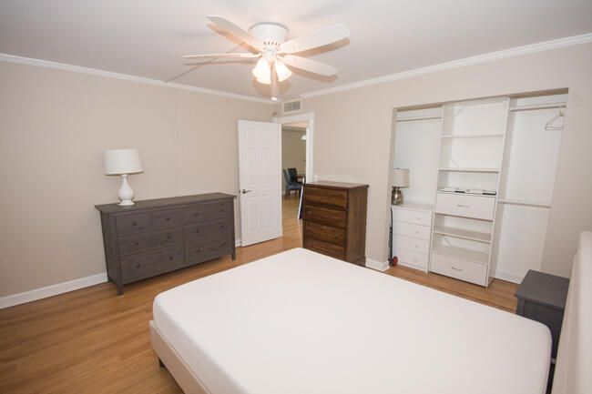 For Rent: $2,100 (1 beds, 1 baths, 702 Square Feet)