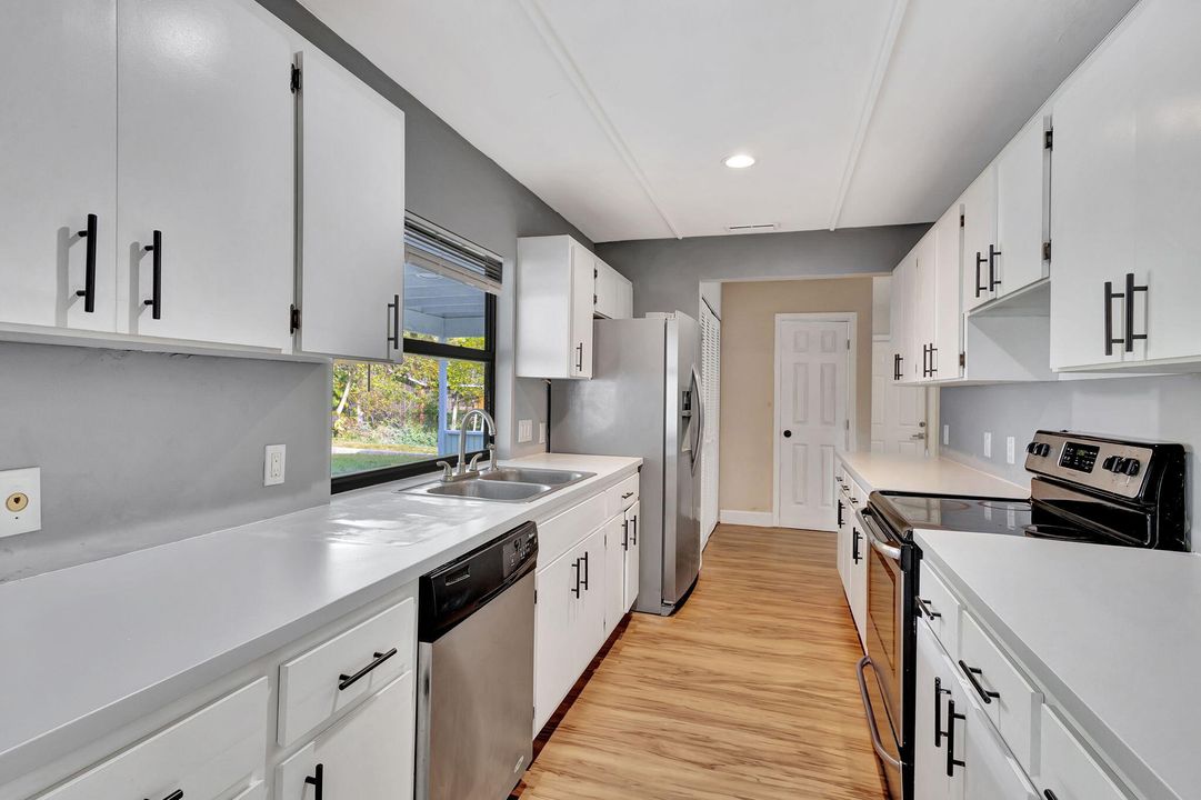 For Sale: $479,900 (4 beds, 2 baths, 1544 Square Feet)