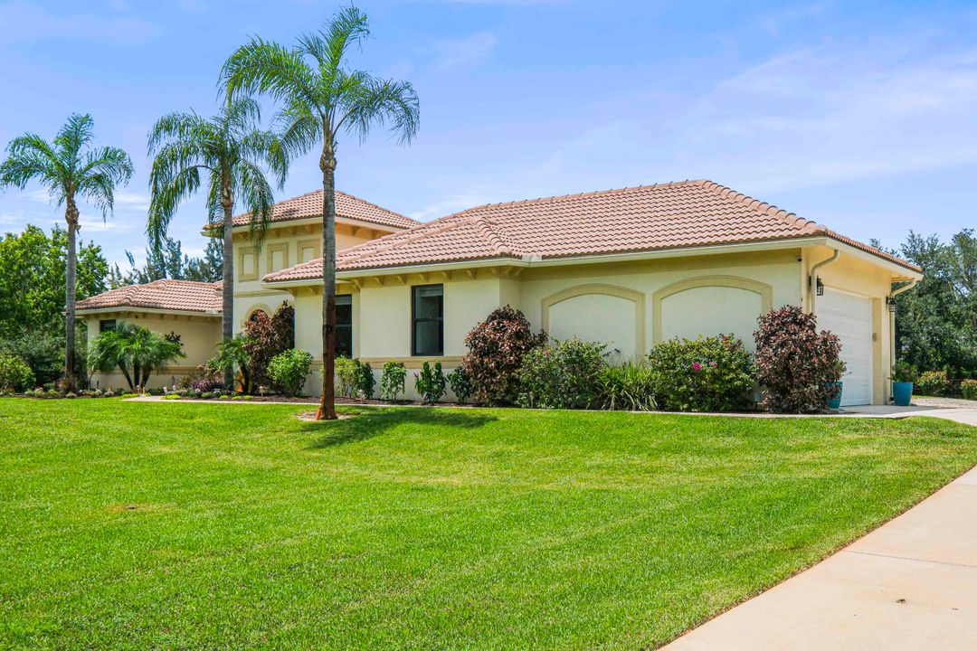 For Sale: $1,295,000 (4 beds, 2 baths, 2726 Square Feet)