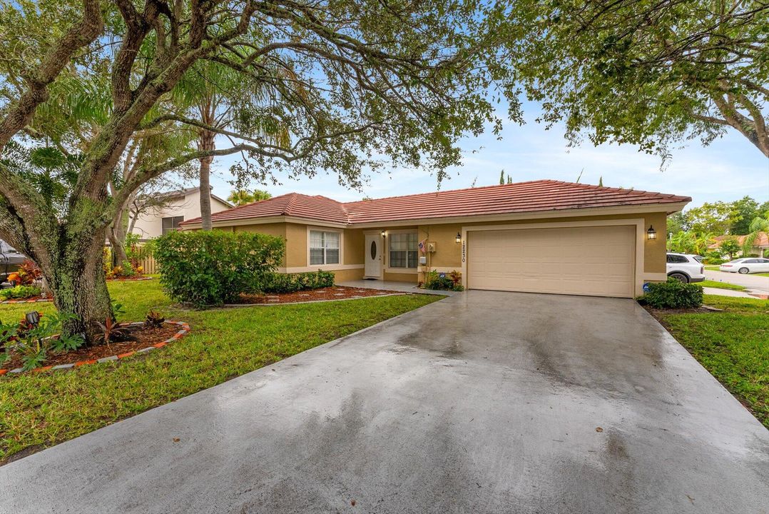 For Sale: $525,000 (3 beds, 2 baths, 1259 Square Feet)