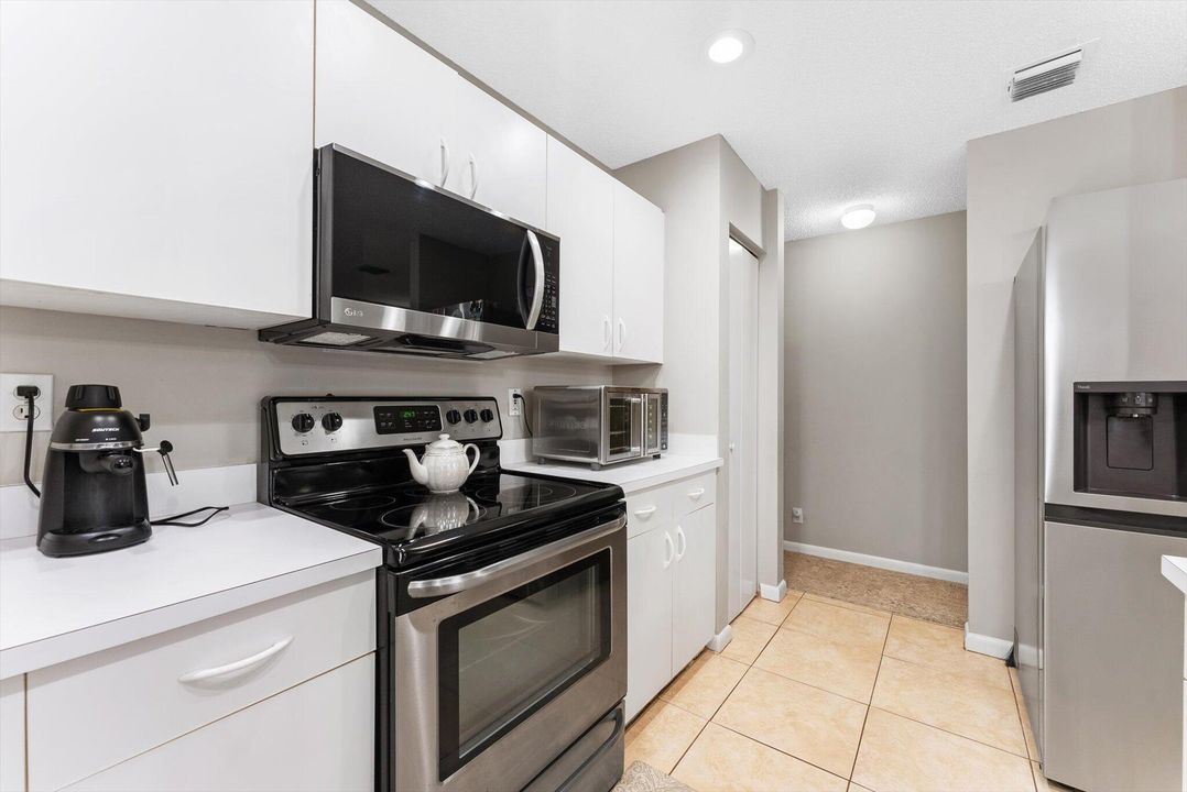 For Sale: $525,000 (3 beds, 2 baths, 1259 Square Feet)