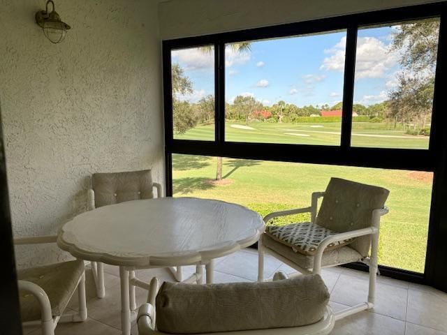 En Venta: $399,000 (3 camas, 3 baños, 2025 Pies cuadrados)