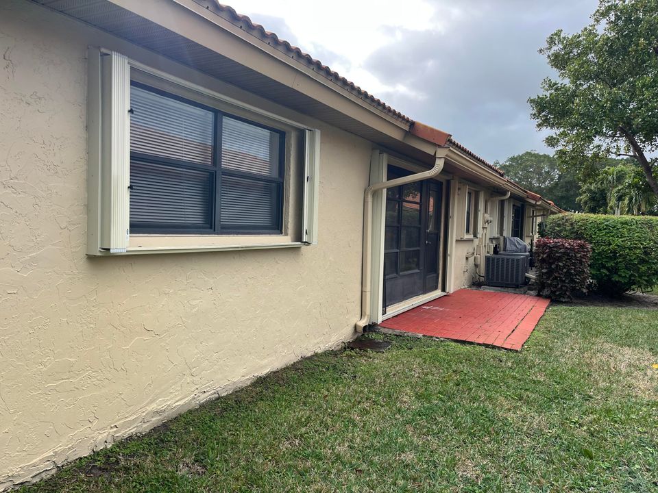 For Sale: $279,000 (2 beds, 2 baths, 1404 Square Feet)