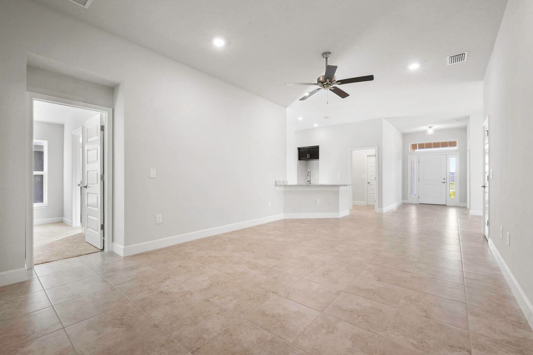 For Sale: $384,652 (4 beds, 2 baths, 1820 Square Feet)