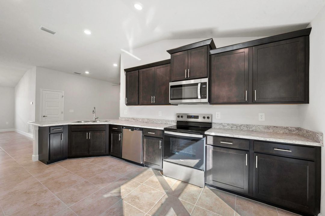 For Sale: $384,652 (4 beds, 2 baths, 1820 Square Feet)