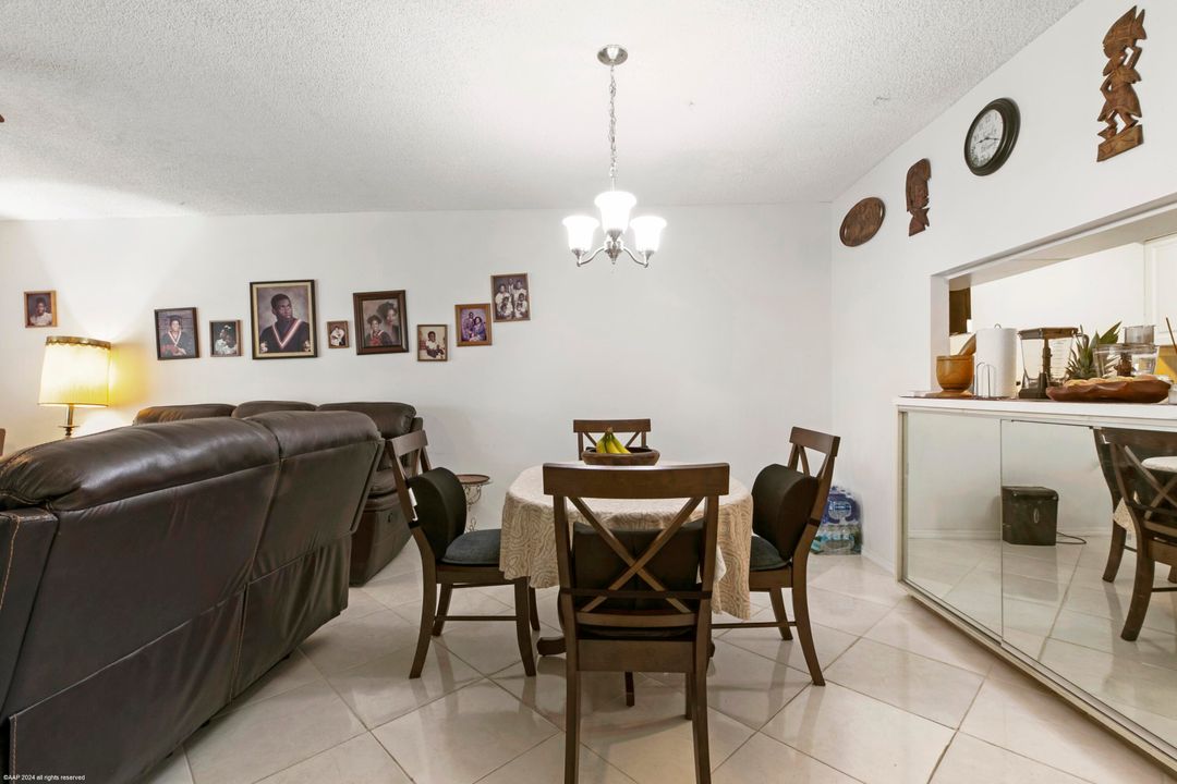 For Sale: $169,000 (2 beds, 2 baths, 1048 Square Feet)