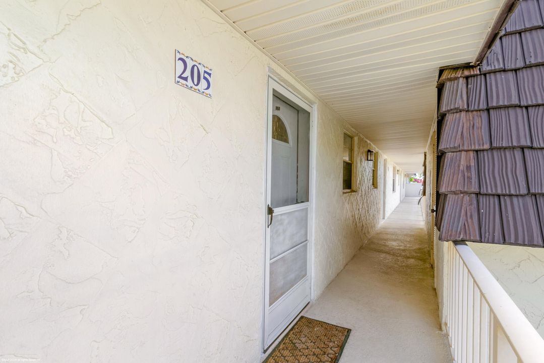 For Sale: $169,000 (2 beds, 2 baths, 1048 Square Feet)