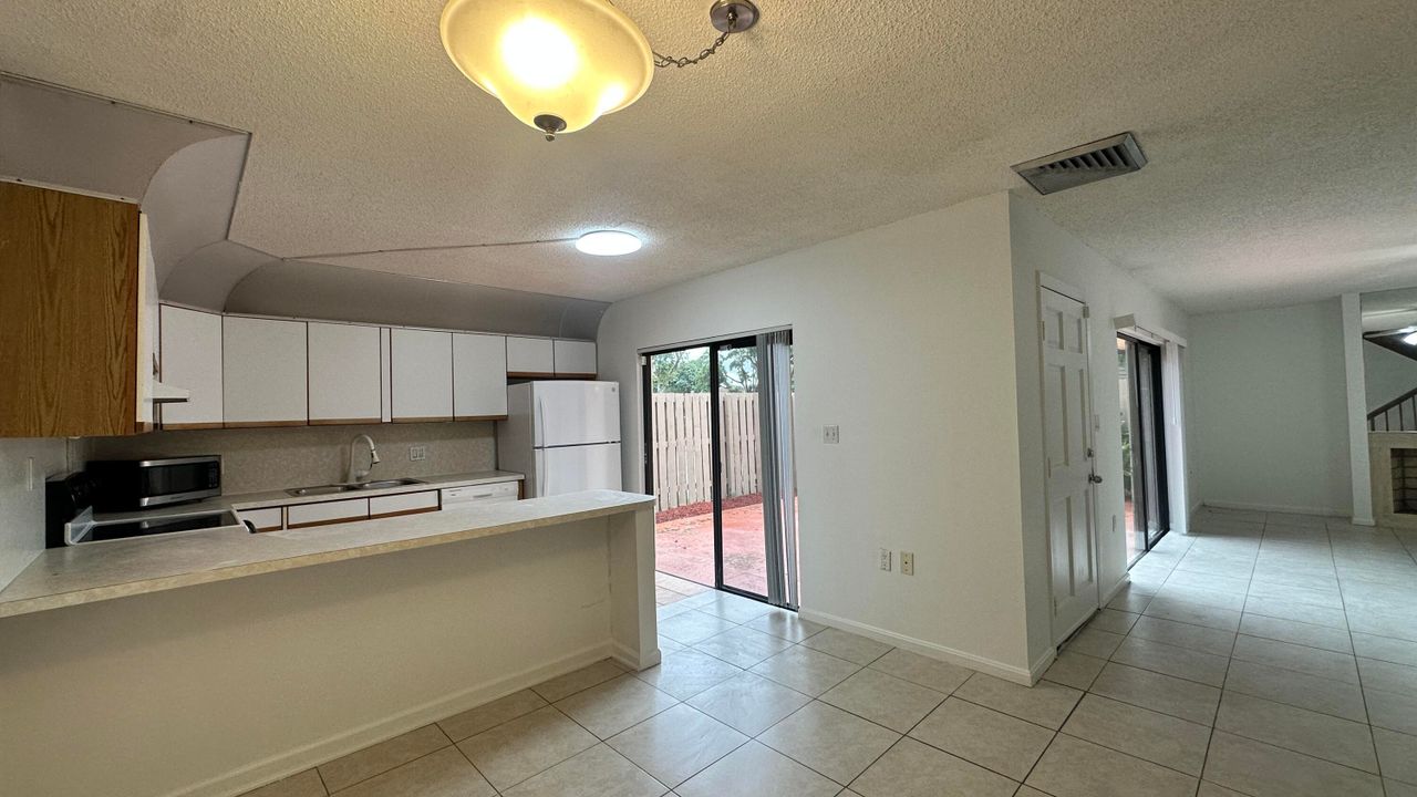 For Rent: $2,100 (2 beds, 2 baths, 1236 Square Feet)